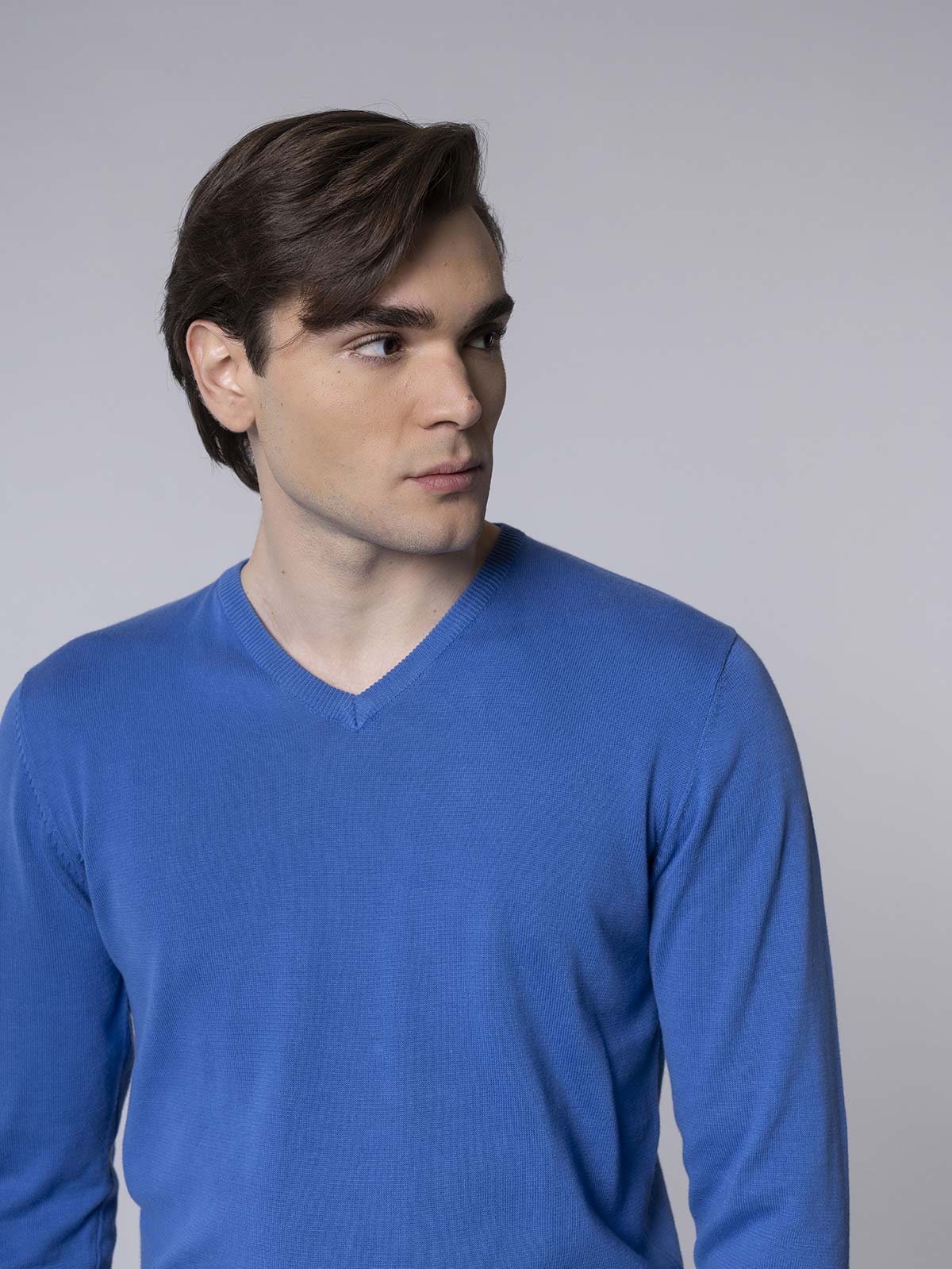 Maglia basic collo a V - Image 18