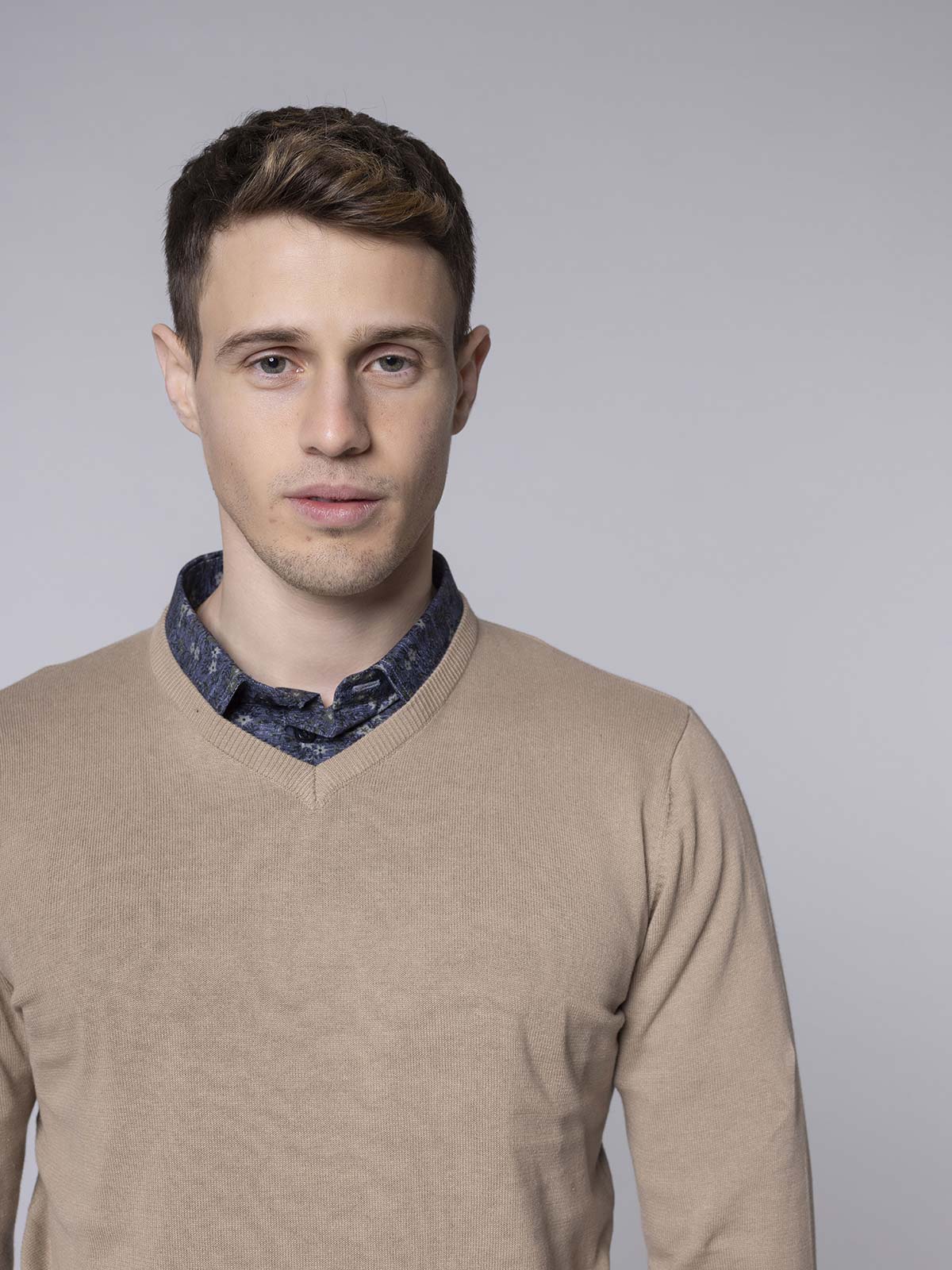 Maglia basic collo a V - Image 27