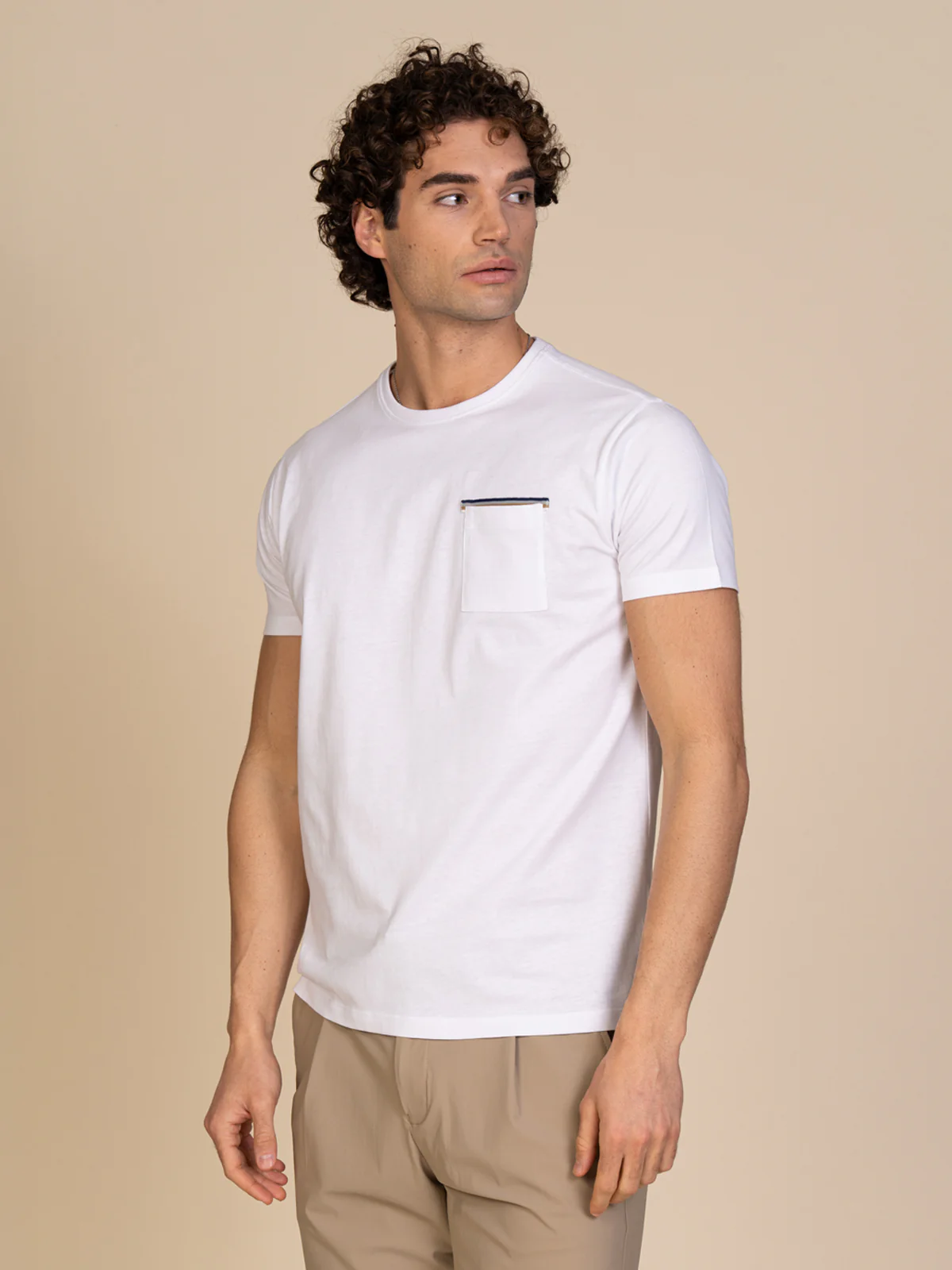 T-Shirt con taschino - Image 7